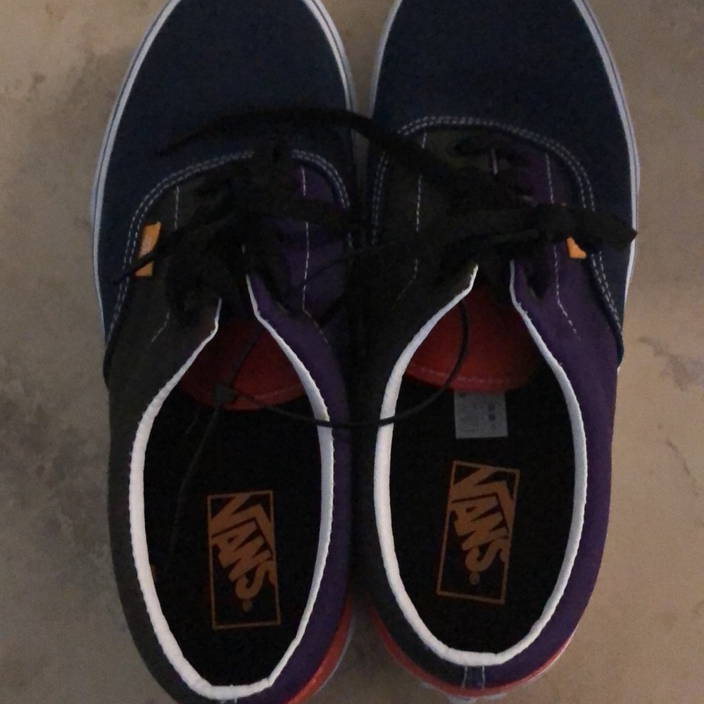 Vans - Picture 3 of 6